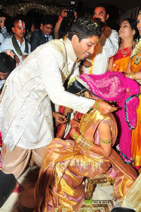 >Allu Arjun Sneha Wedding Stills Photos Pics Images | Photo Gallery ...