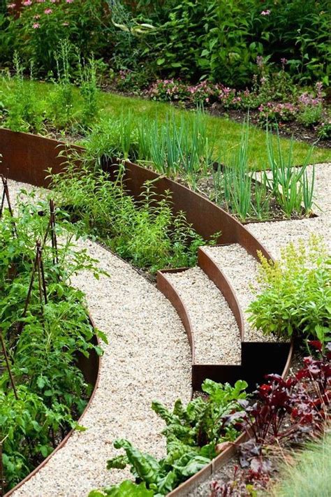 10 Genius Garden Hacks with Rusted Metal - Gardenista