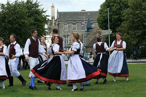 German folk dance | Traditional german clothing, Folk dance, German folk