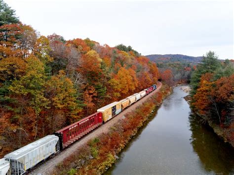 The 5 Best Fall Foliage Train Tours in New England - New England