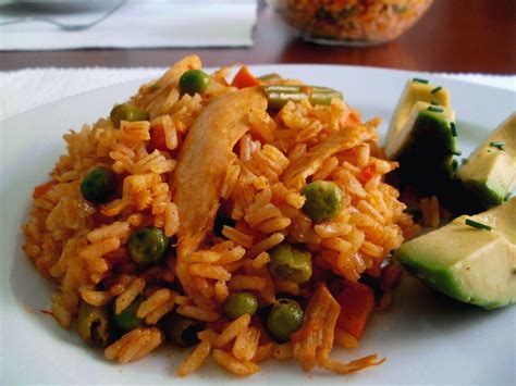 arroz con pollo colombiano