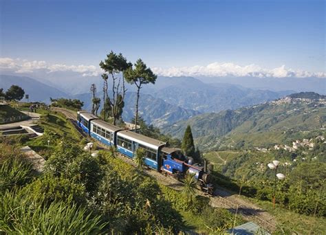 Toy Train,Darjeeling - GlobesTravel Travel