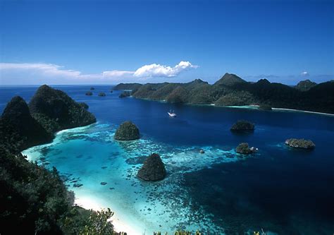 Indonesia Holiday place: KARIMUNJAWA ISLANDS