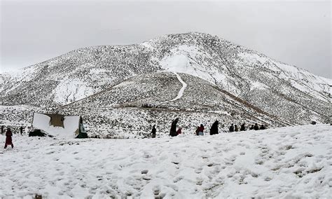 Quetta welcomes first snowfall of the season - Multimedia - DAWN.COM