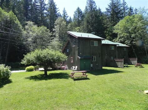 Book Forest Echoes Cabins in Cultus Lake | Hoteles.com