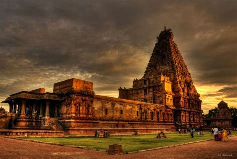 Brihadeeswara Temple (Peruvudaiyar Kovil) (Thanjavur) History