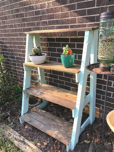 DIY Shelves for my plants! Made only from a pallet! Garden idea DIY ...