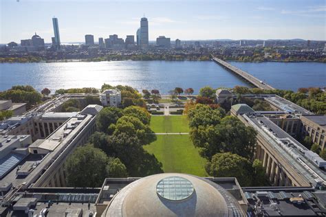 How Big Is MIT’s Alumni Community? | alum.mit.edu