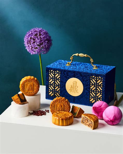 8 Pretty Mooncake Boxes To Get In 2021 To Repurpose After Mid-Autumn