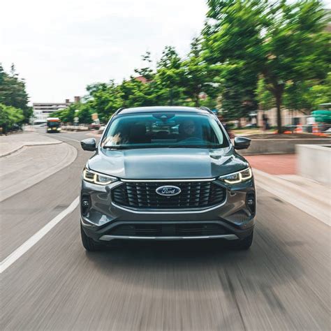 View Photos of the 2023 Ford Escape PHEV