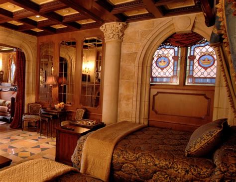 Video: Go INSIDE the Exclusive Cinderella Castle Suite in Disney World ...