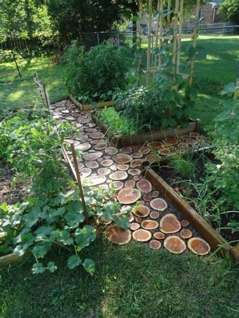 10 Ingenious and Creative DIY Garden Path Ideas