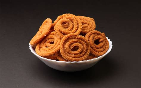 12 Healthy Diwali Snacks To Enjoy This Year | MFine