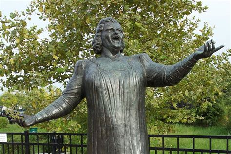 Kate Smith statue removed from Wells Fargo Center | PhillyVoice