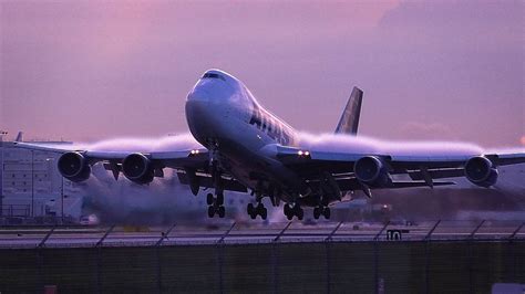 Lovely Morning Boeing 747 Takeoff | Boeing 747, Boeing, Atlas air