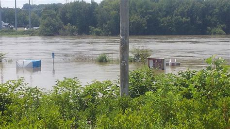 Boating remains unsafe in flooded Connecticut River, officials say ...