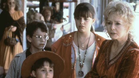 The "Halloweentown" Cast Reunited and Fans Lost Their Minds | Teen Vogue