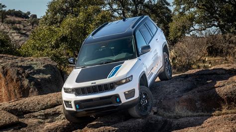 2022 Jeep Grand Cherokee First Drive Review: The 4xe Trailhawk Is ...