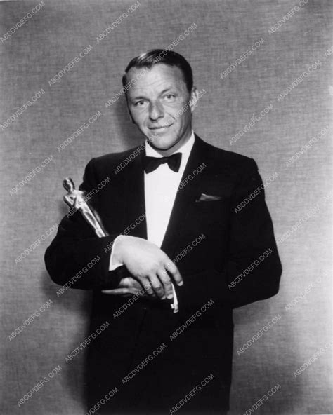 Frank Sinatra with his Oscar 1920-14 – ABCDVDVIDEO