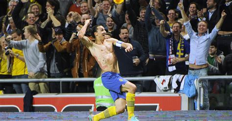 Zlatan Ibrahimovic scores incredible bicycle kick (VIDEO)