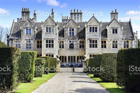 Elizabethan Manor house in the Cotswolds, Oxfordshire, England | Goth ...