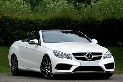 White Mercedes Benz Convertible Coupe · Free Stock Photo