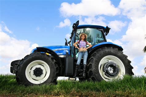 Country Girl and her Tractor « MyConfinedSpace