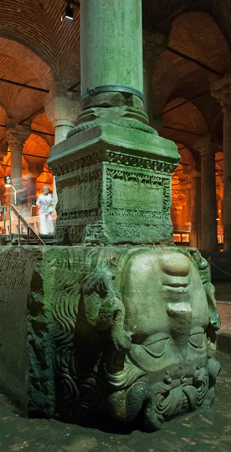 medusa head basilica cistern İstanbul/Turkey | Turchia