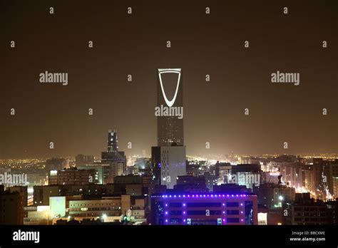 Kingdom tower at night Riyadh Saudi Arabia Stock Photo - Alamy