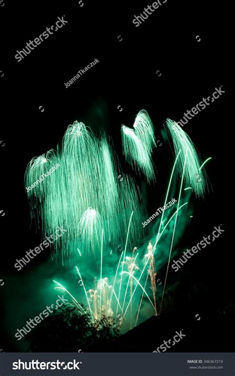 Edinburgh Castle New Years Eve Fireworks Stock Photo 346367219 ...