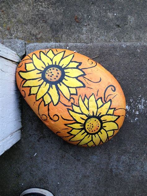 490 best images about Pet rock painting ideas on Pinterest | Painted ...