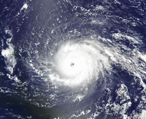 Hurricane (Tropical Cyclone) - Formation, Structure, and Facts ...