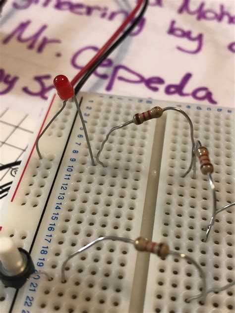 LED Breadboard: Series Circuit - ENGINEERING