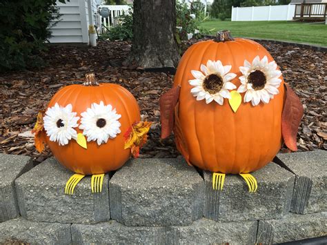 Owl pumpkins with flower eyes and forks for feet | Creative pumpkin ...