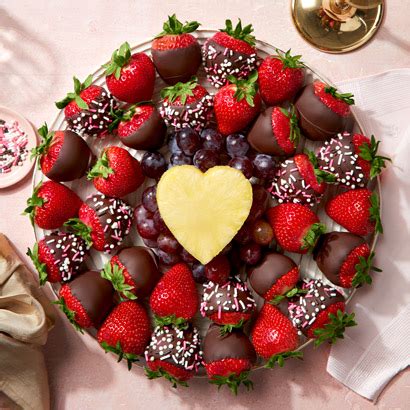 Edible Arrangements® fruit baskets - Valentine's Day Sweetheart Platter