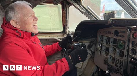 Manston: RAF veterans return to cockpit of planes they once flew - BBC News