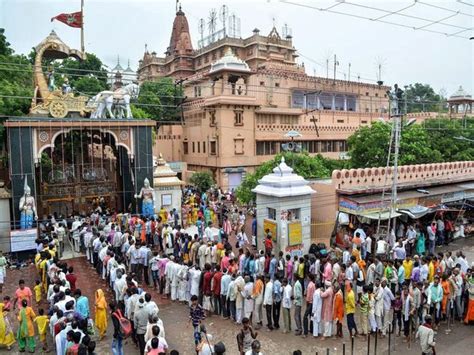 Janmashtami 2018: Lakhs throng Mathura, massive rush at Sri Krishna ...