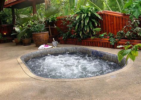 Outdoor Hot Tub Designs | Jacuzzi outdoor