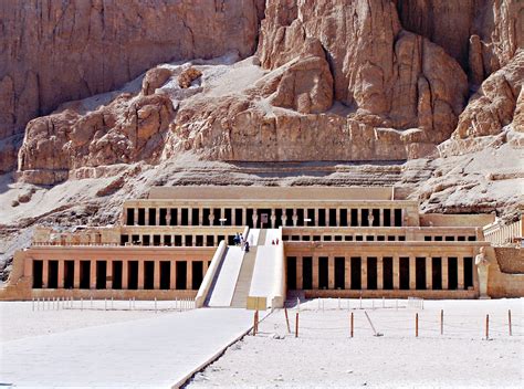 File:Il tempio di Hatshepsut.JPG - Wikimedia Commons