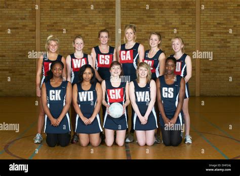 Netball team hi-res stock photography and images - Alamy