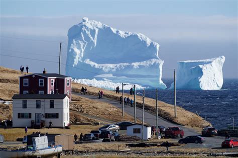 A Chunk of the Arctic Stops By for a Photo Shoot - The New York Times