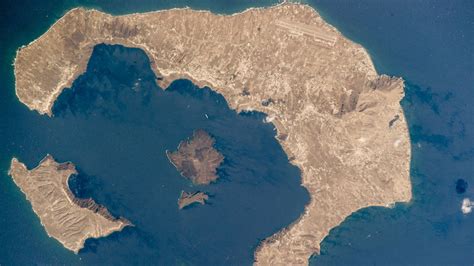 Greece’s Santorini volcano erupts more often when sea level drops