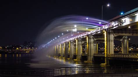 Banpo Bridge: Moonlight Rainbow Fountain Show