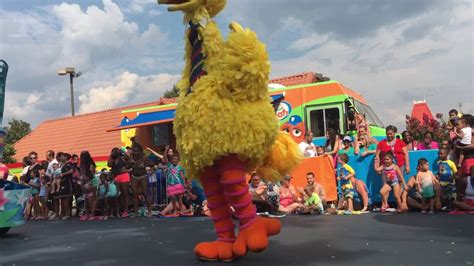 Sesame Street sesame place parade - YouTube