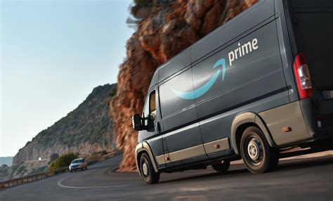 How Amazon Thinks About Auto Insurance for Delivery Service Partners