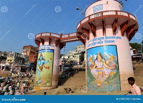 Dasaswamedh Ghat in Varanasi Editorial Photography - Image of facade ...