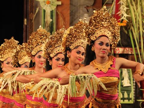 Mengenal Keunikan Tari Pendet Tarian Pemujaan Dari Bali Rekomendasi - Riset