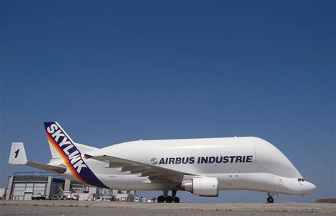 The Battle Of The Beasts: The Boeing Dreamlifter vs Airbus Beluga XL