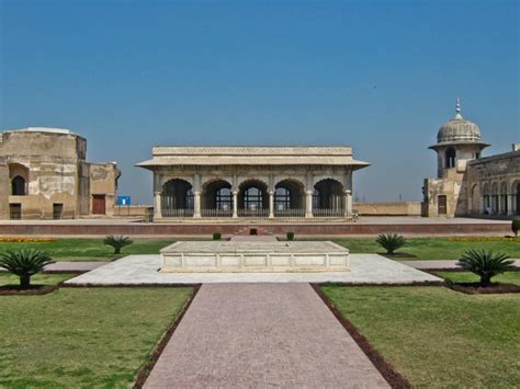 Lahore Fort - Pakistan | Shadows Galore