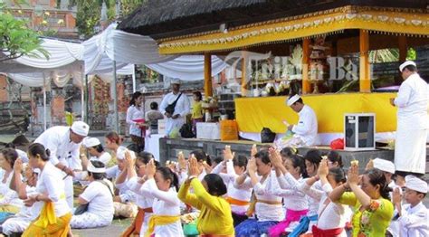 Hari Raya Saraswati 2023: Tradisi dan Upacara yang Tidak Boleh ...